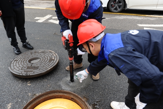 電子鎖井蓋優(yōu)點有哪些？這幾大優(yōu)勢助城市守護地下安全！